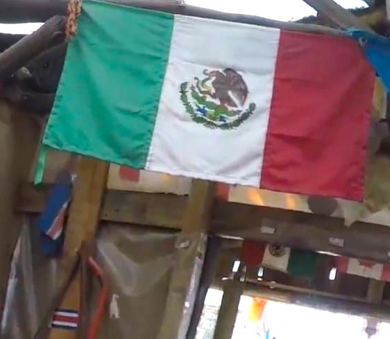 Bandera de México en el refugio de Manjarín